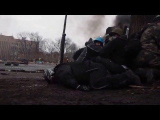 Перестрелка на майдане - НОВЫЕ КАДРЫ 23.02 - Снайперы стреляют по людям - Украина Киев независимые